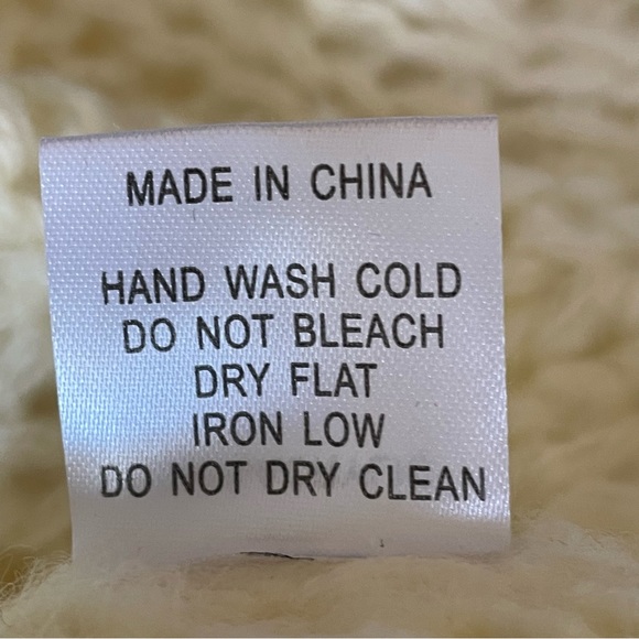 Lumiere Open Knit Boxy Sweater Size Small Oversized NWT - Picture 9 of 10